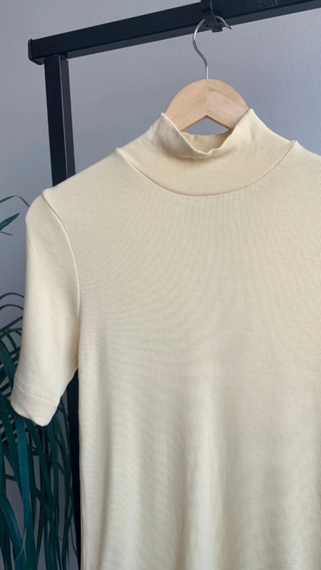 Blusa malu manga curta gola alta