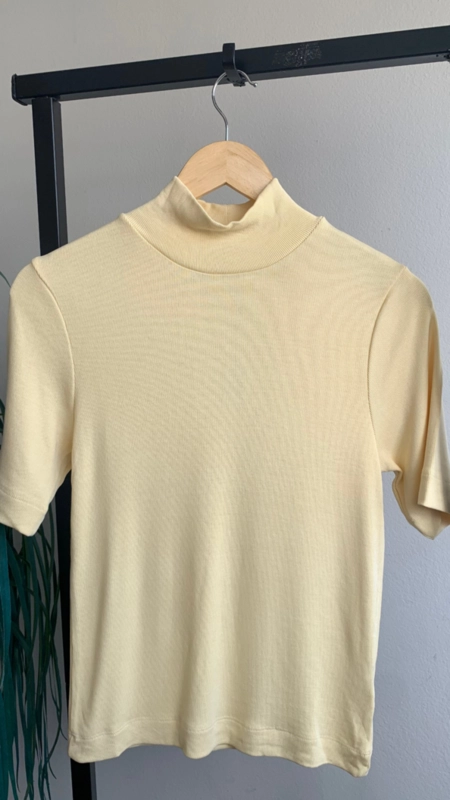 Blusa malu manga curta gola alta