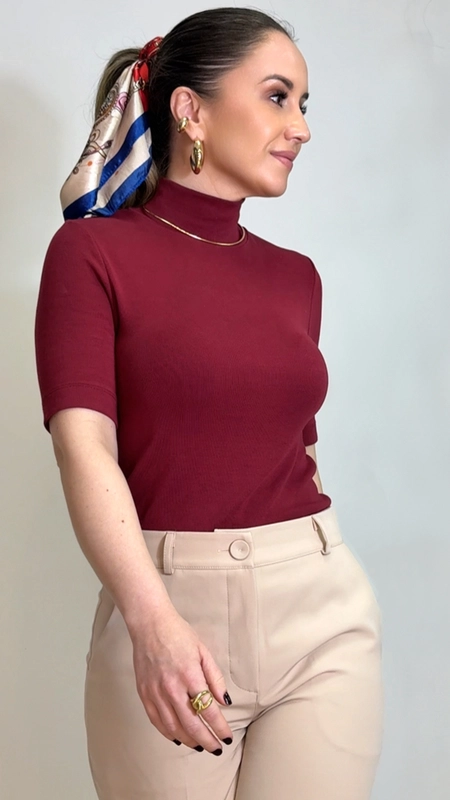 Blusa malu manga curta gola alta