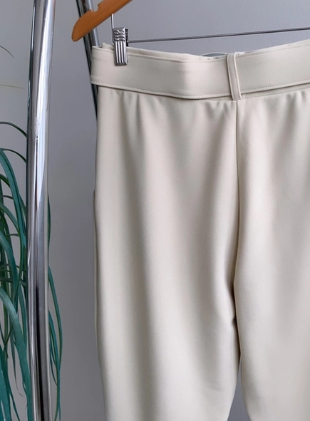 calca de malha crepe com pregas