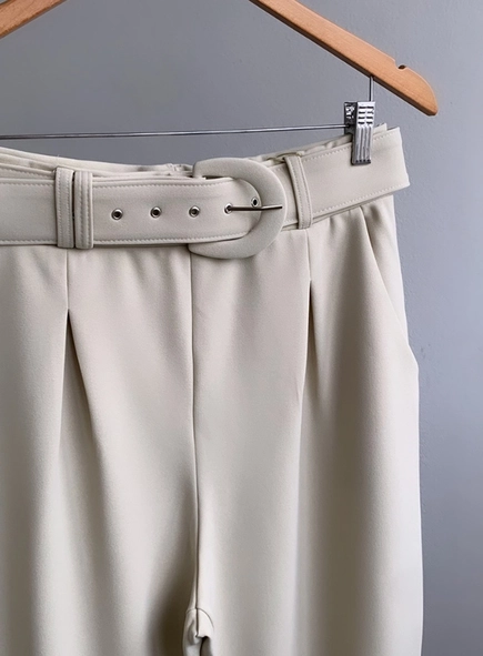 calca de malha crepe com pregas