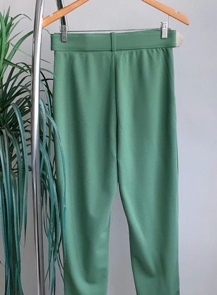 calca de malha crepe com pregas