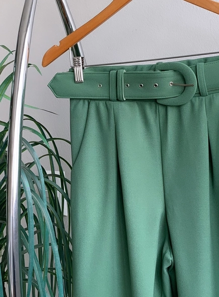 calca de malha crepe com pregas