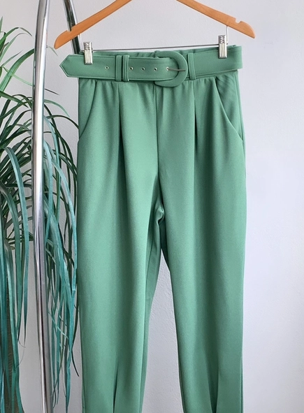 calca de malha crepe com pregas