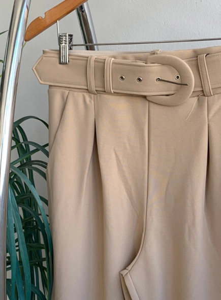 calca de malha crepe com pregas