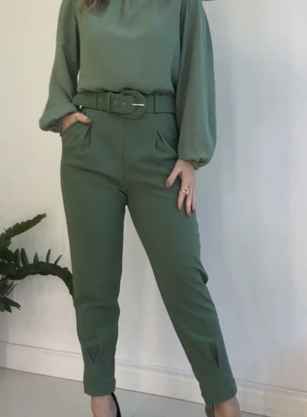 calca de malha crepe com pregas