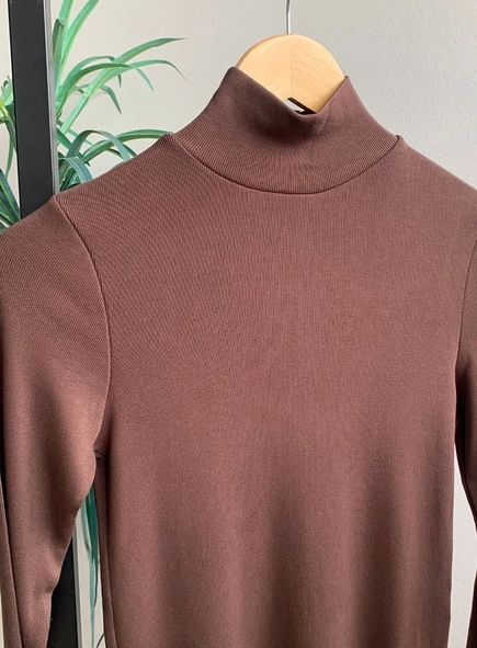 blusa malu manga longa gola alta