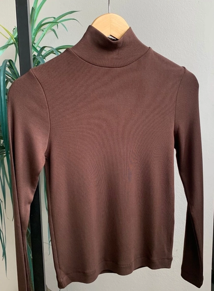 blusa malu manga longa gola alta