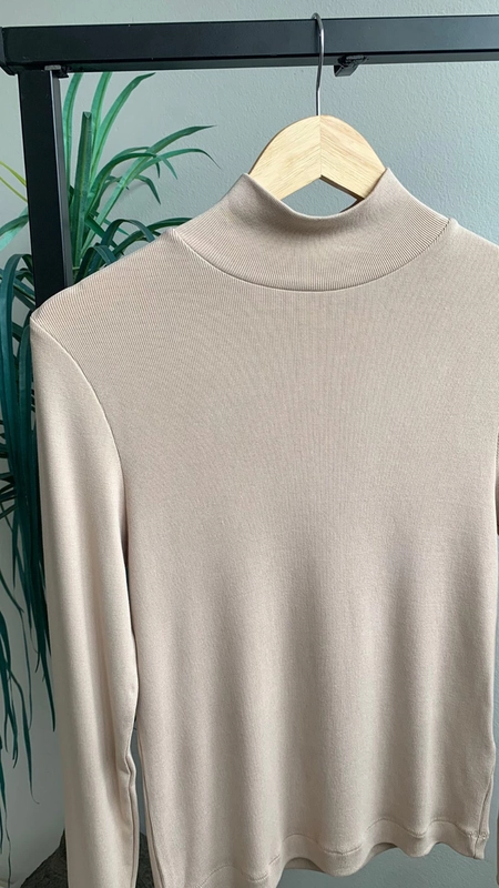 Blusa Malu Manga Longa Gola Alta