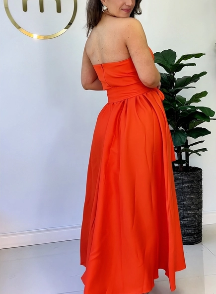 vestido godê alongado sem alça com faixa