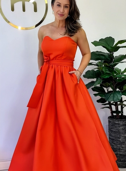 vestido godê alongado sem alça com faixa