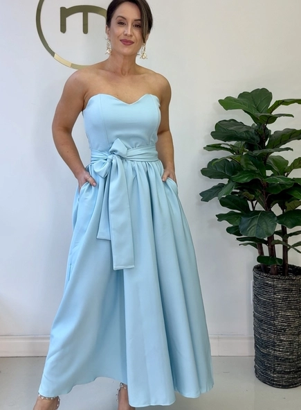 vestido godê alongado sem alça com faixa