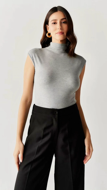 Blusa malha soft gola chic