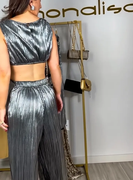 macacão plissado metalizado forum