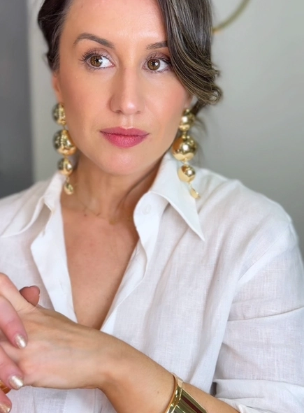 brinco longo esferas