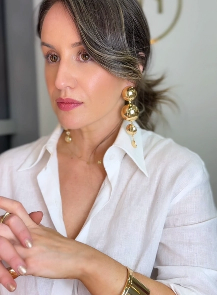 brinco longo esferas