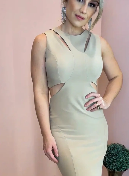 vestido longo recortes busto