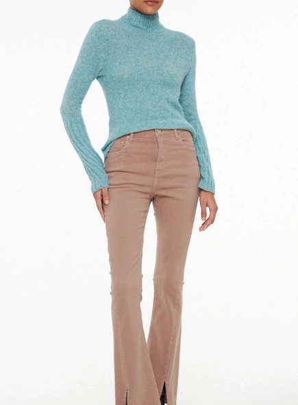 calça sarja boot basic hight com fenda animale jeans