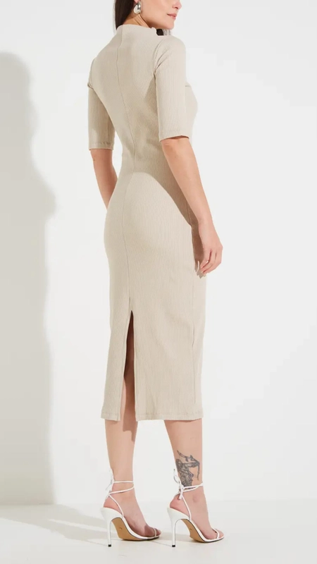 vestido midi canelado manga curta gola forum