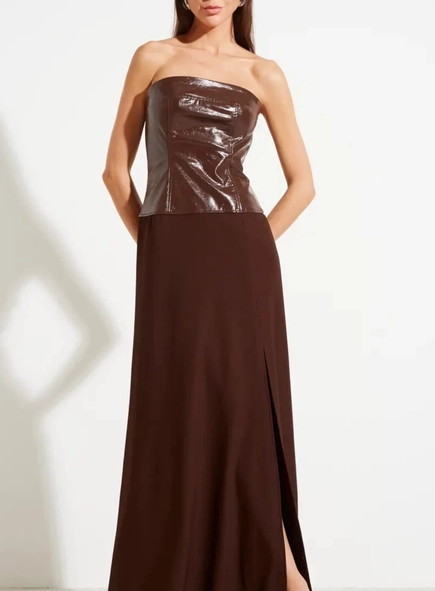 vestido longo crepe e pu sem alça forum