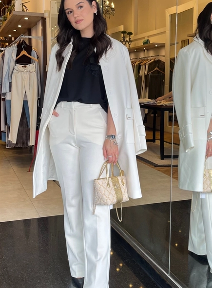 calça reta sport chic borda barroca