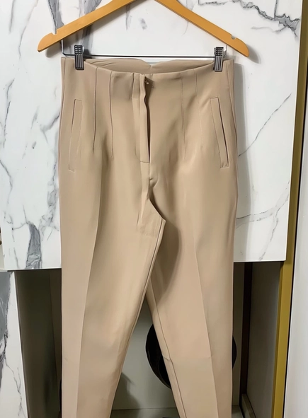 calça alfaiataria cintura alta pietra