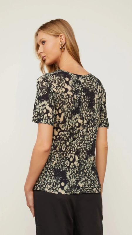Blusa dec v manga curta onça parda animale