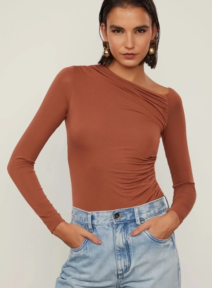 blusa ombro franzido animale