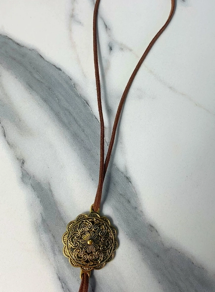 colar camurça gravatinha boho