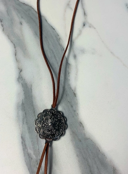 colar camurça gravatinha boho