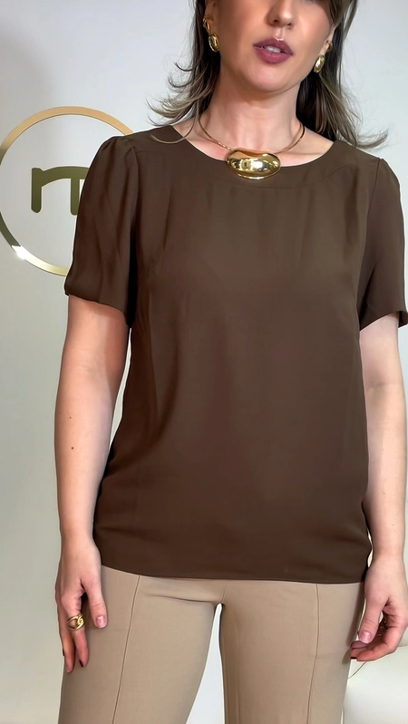 blusa crepe manga curta chic