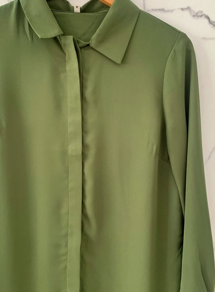 camisa crepe manga longa alongada