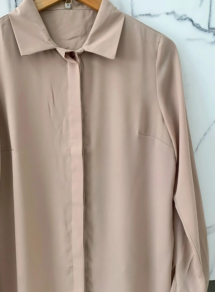 camisa crepe manga longa alongada