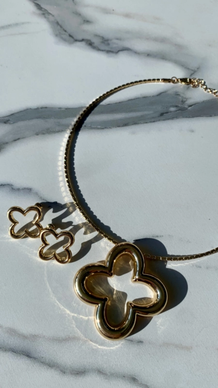 Conjunto colar e brinco lucky charms