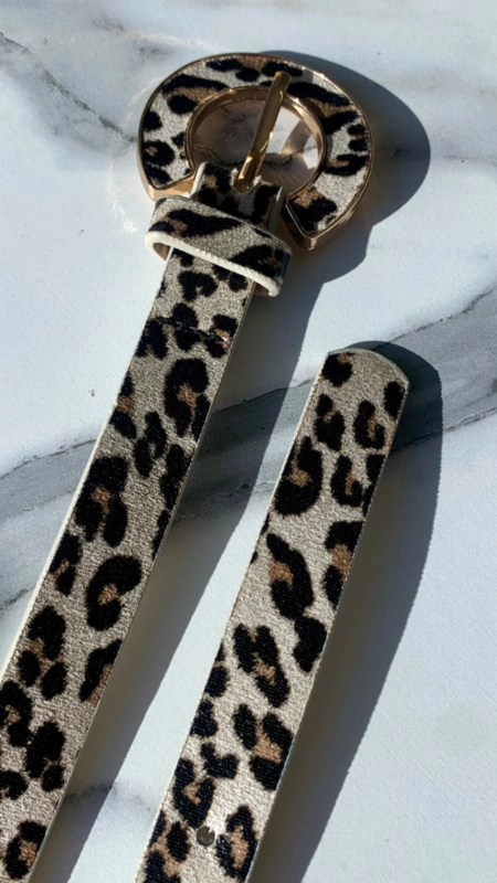 Cinto fino animal print fivela arco