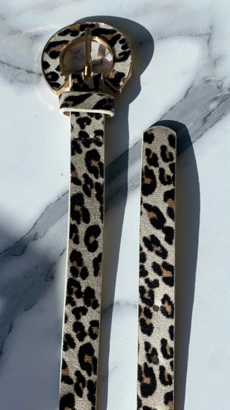 Cinto fino animal print fivela arco