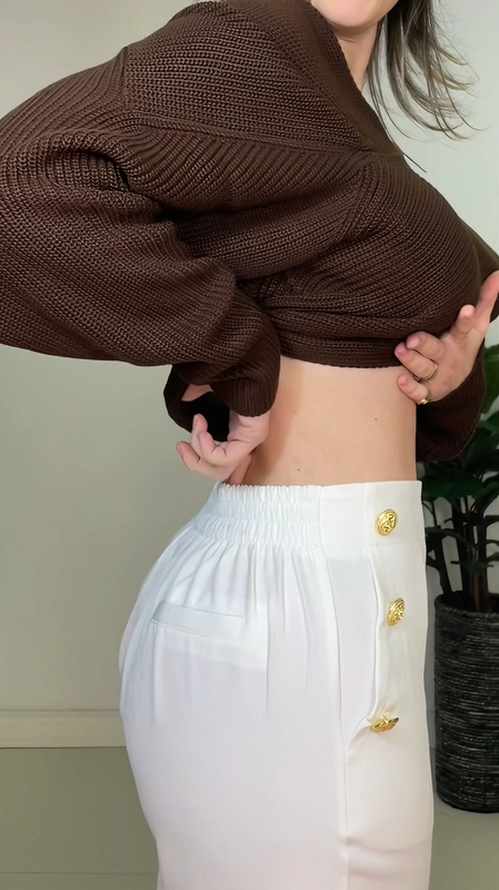 calça reta alfaiataria botões bolso faca