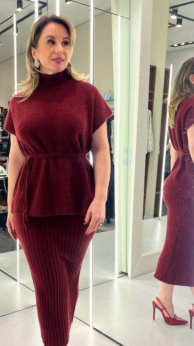conjunto tricot colete e saia midi tati