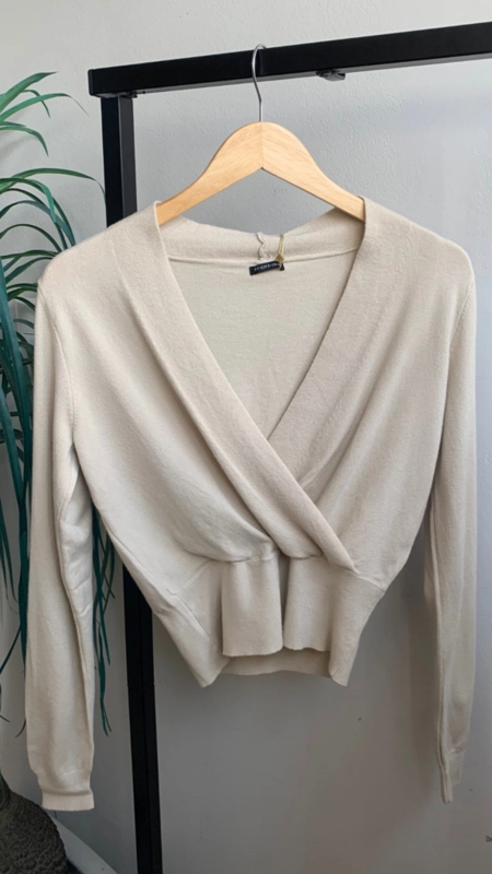 Blusa tricot toque modal decote v