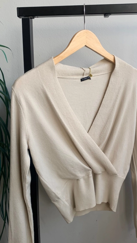 Blusa tricot toque modal decote v