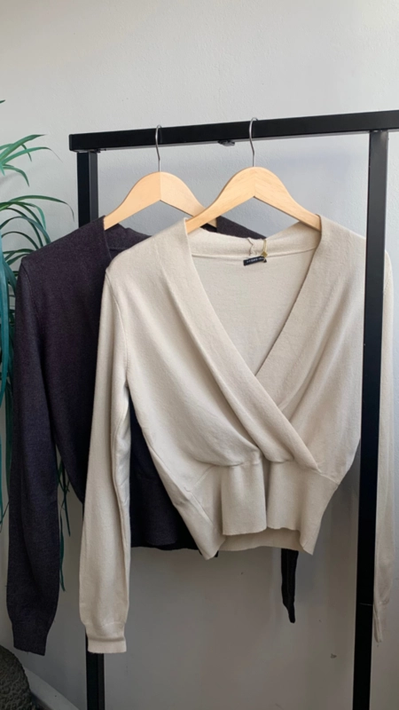 Blusa tricot toque modal decote v