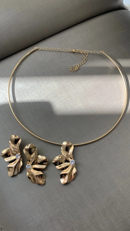 Conjunto colar e brinco petale