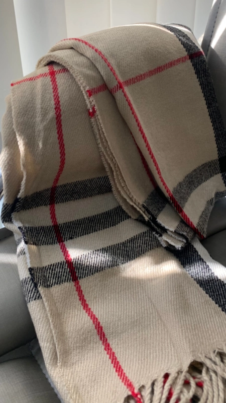 Pashmina pompons berry