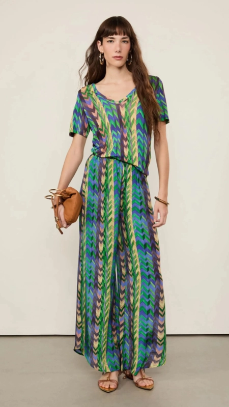 camiseta animale decote v  chevron colagem