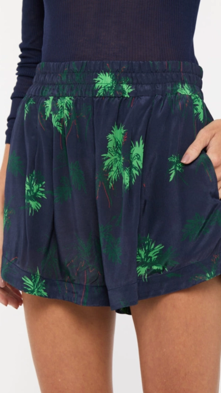short animale amplo coqueiro