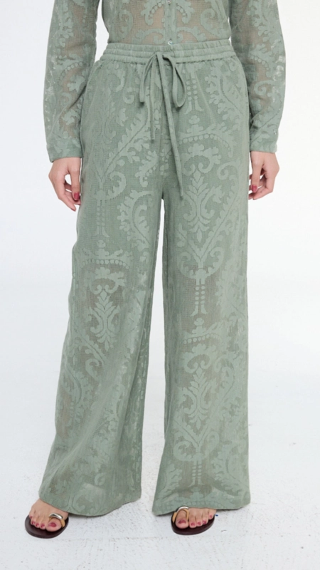 calça telada com textura animale jeans