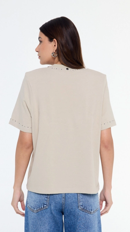 camiseta malha brilho gola animale jeans