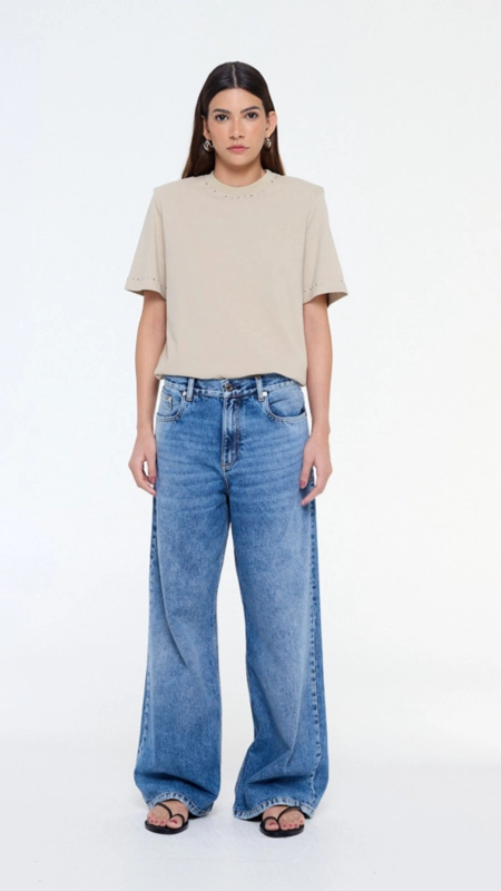 camiseta malha brilho gola animale jeans