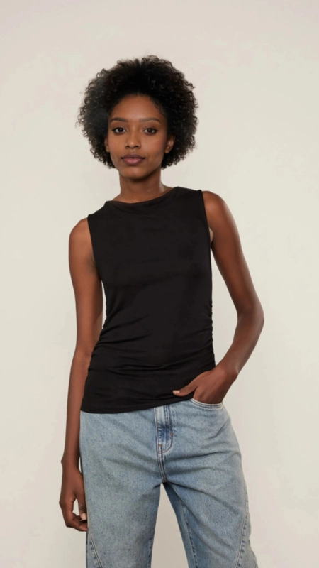 regata malha decote canoa animale jeans