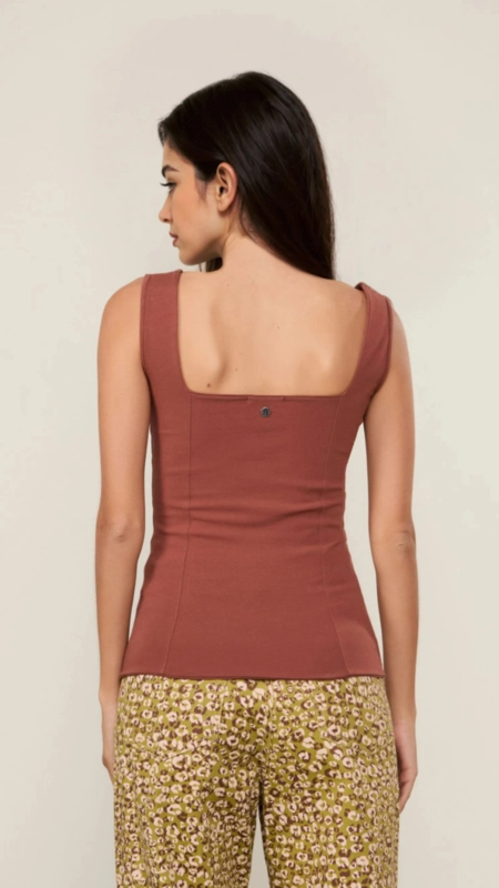regata malha decote quadrado animale jeans